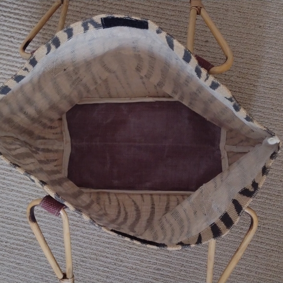 Tiger Burlap Water Resistant Lined Bag - Picture 2 of 8